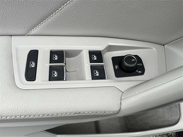 2022 Volkswagen Tiguan SE photo 13