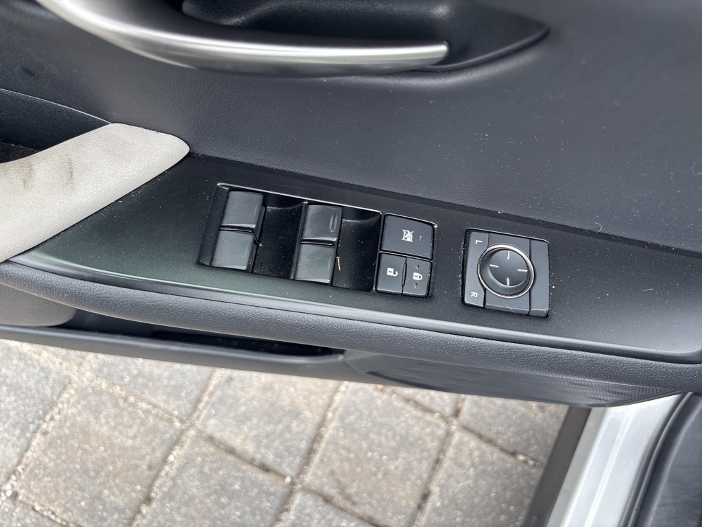 2020 Lexus UX 250h Premium photo 14