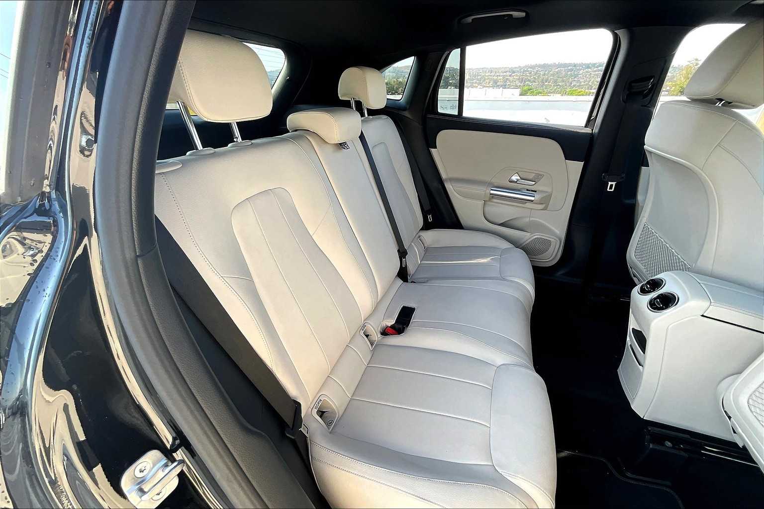 2025 Mercedes Benz GLA 250 photo 19