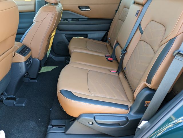 2025 Nissan Pathfinder Platinum photo 22