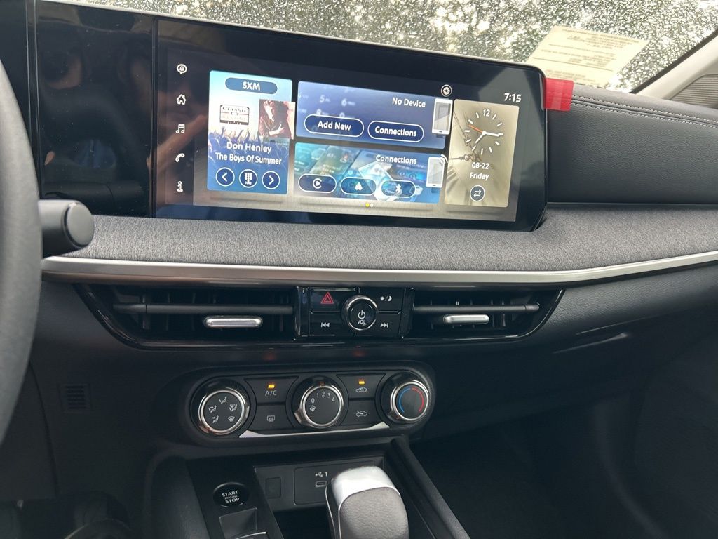 2025 Nissan Kicks SV photo 21