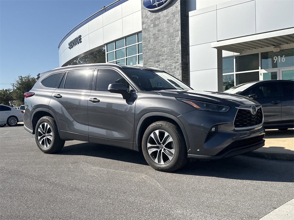 2022 Toyota Highlander XLE photo 4