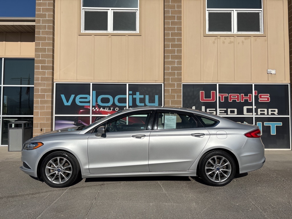 2017 Ford Fusion SE photo 3
