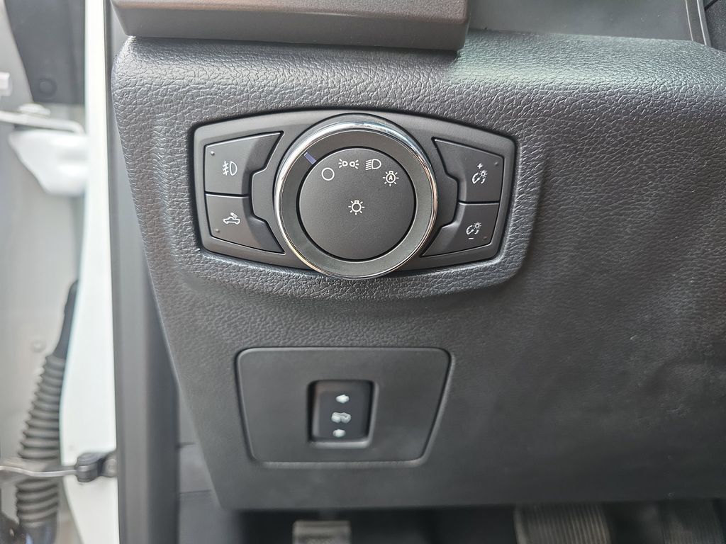 2015 Ford F-150 XLT photo 22