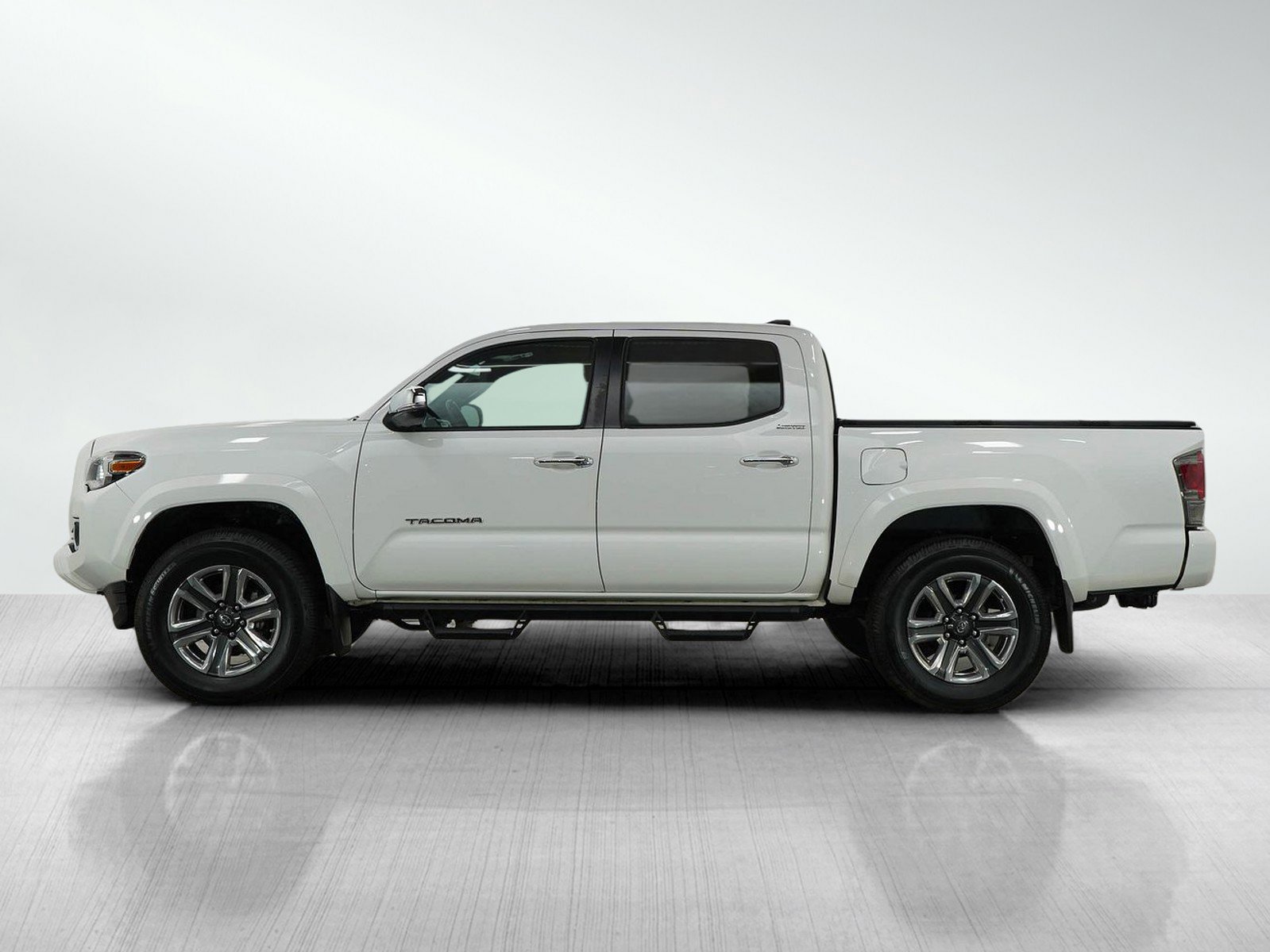 Used 2019 Toyota Tacoma Limited with VIN 3TMGZ5AN6KM217290 for sale in Bloomington, Minnesota