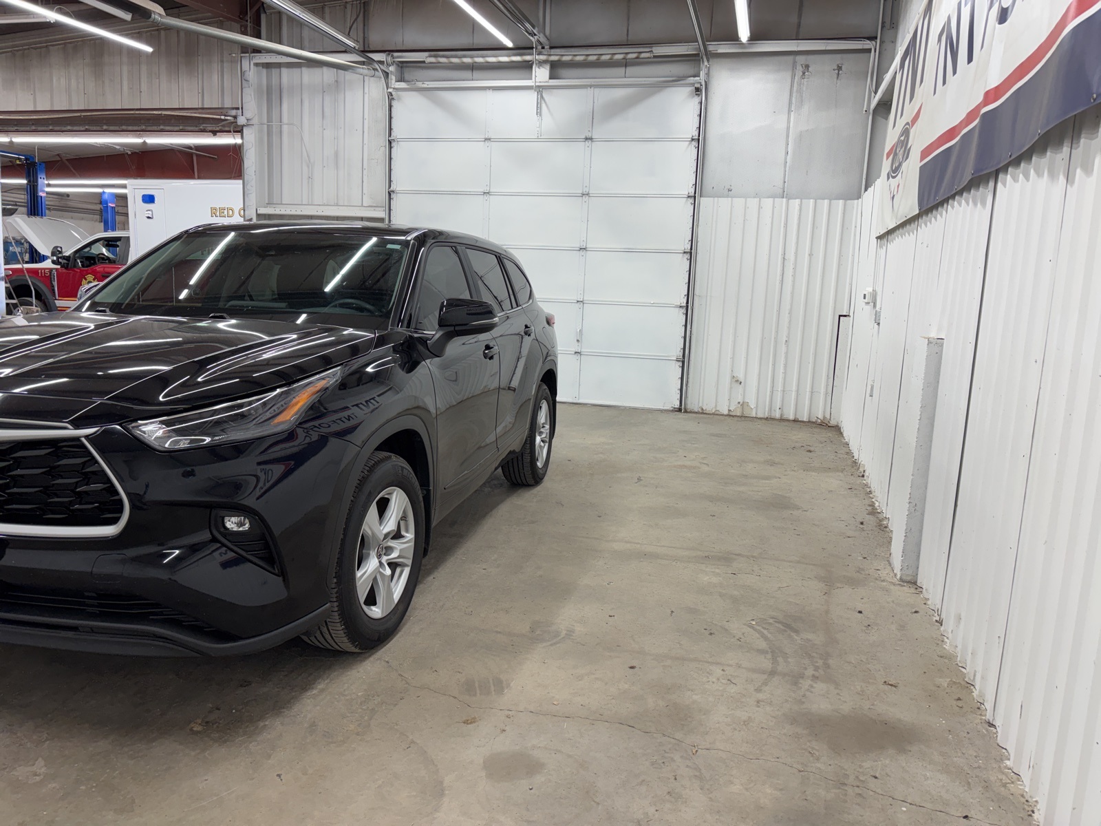 2023 Toyota Highlander L photo 4