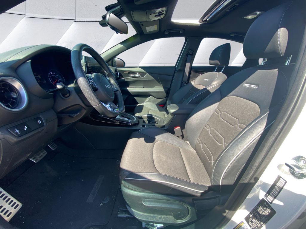 2024 Kia Forte GT-Line photo 7