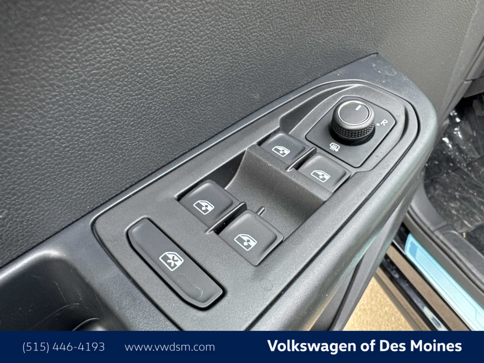 2025 Volkswagen Taos SE photo 21