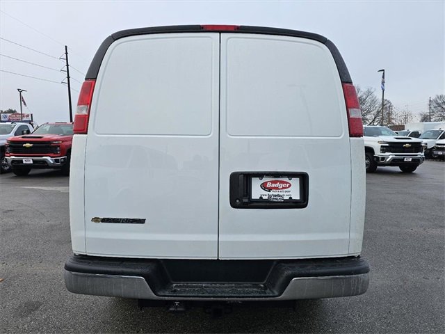 2025 Chevrolet Express Cargo 3500 photo 4