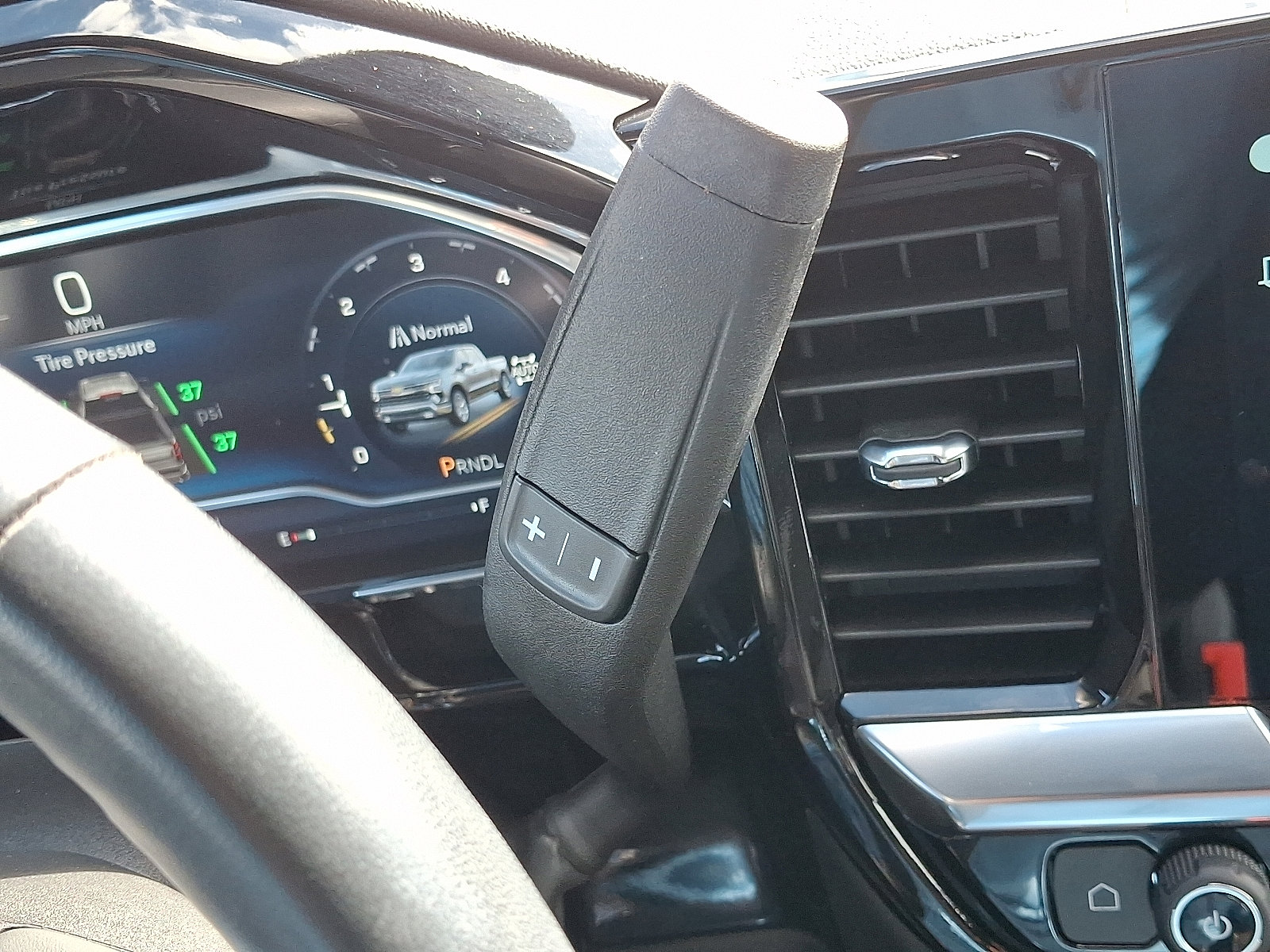 2023 Chevrolet Silverado 1500 LT photo 13