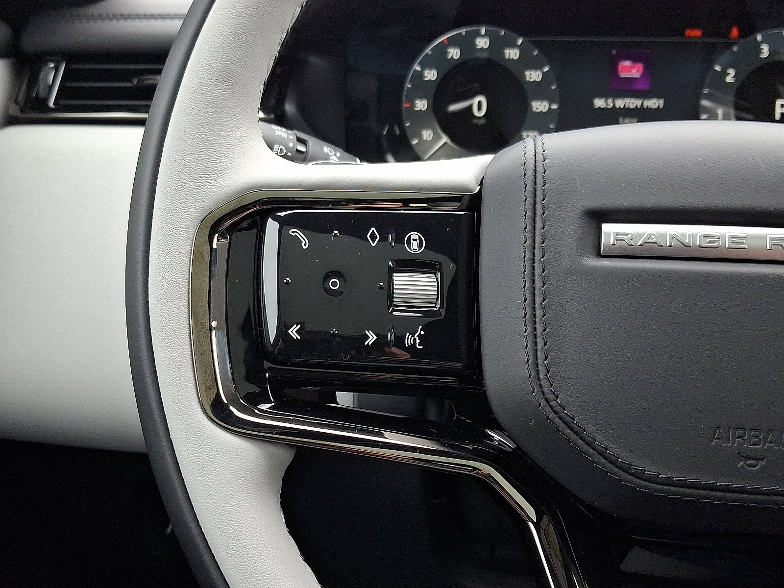 2026 Land Rover Range Rover Velar SE photo 21