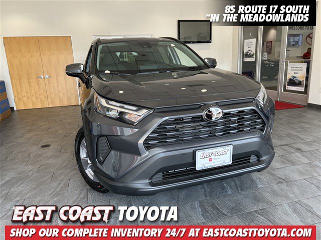 2025 Toyota RAV4 XLE's photo