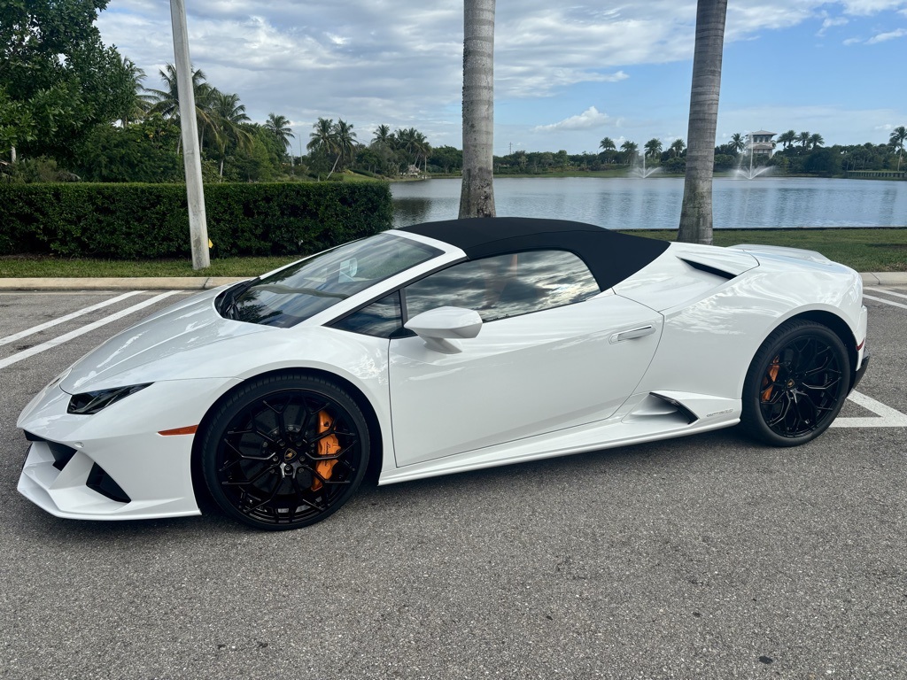 2024 Lamborghini Huracan Evo Base photo 2