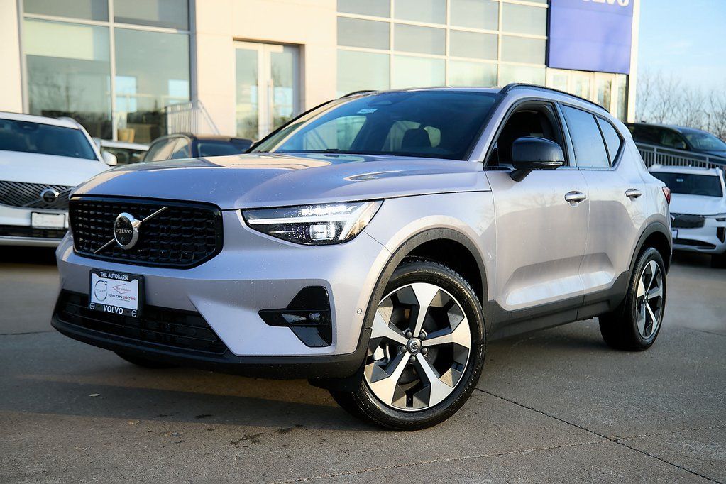 2026 VOLVO XC40 - Image 1