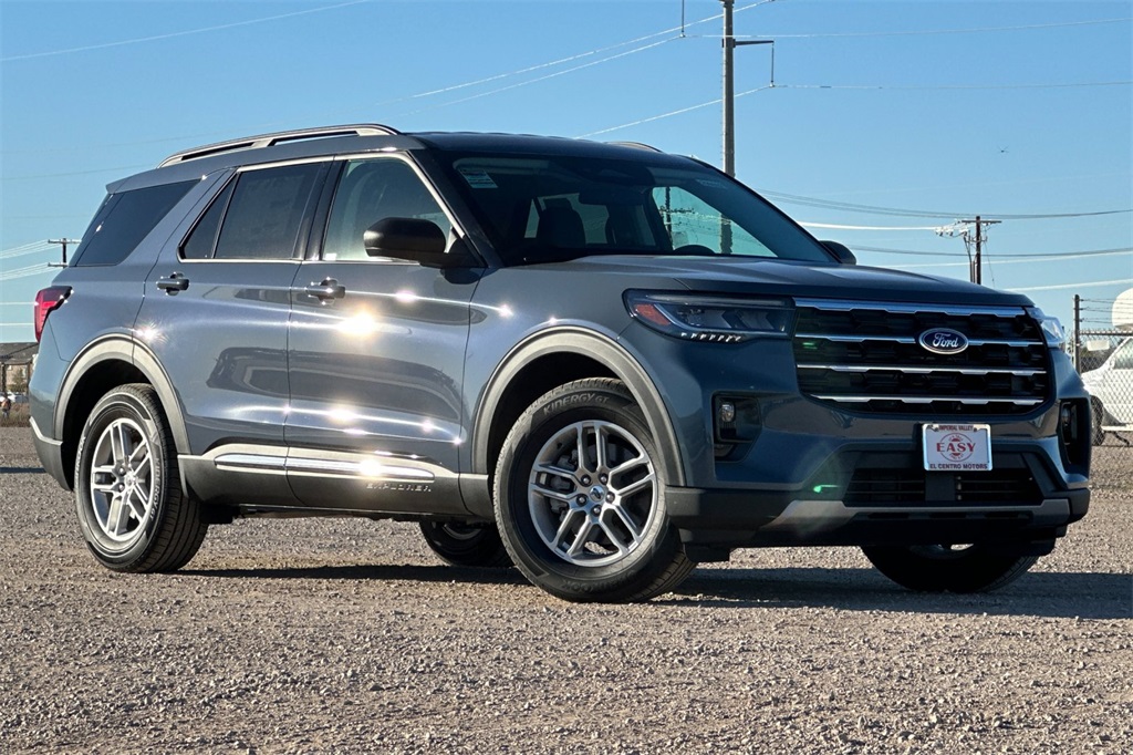 2025 Ford Explorer photo 2