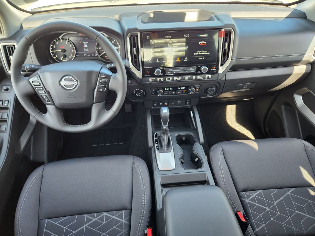 2025 Nissan Frontier Crew Cab SV photo 16