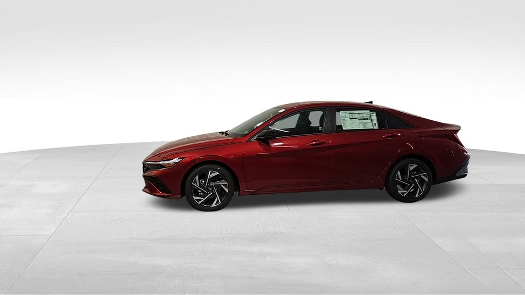 2025 Hyundai Elantra SEL Sport photo 2