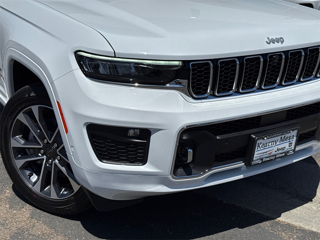 2025 Jeep Grand Cherokee Overland photo 3
