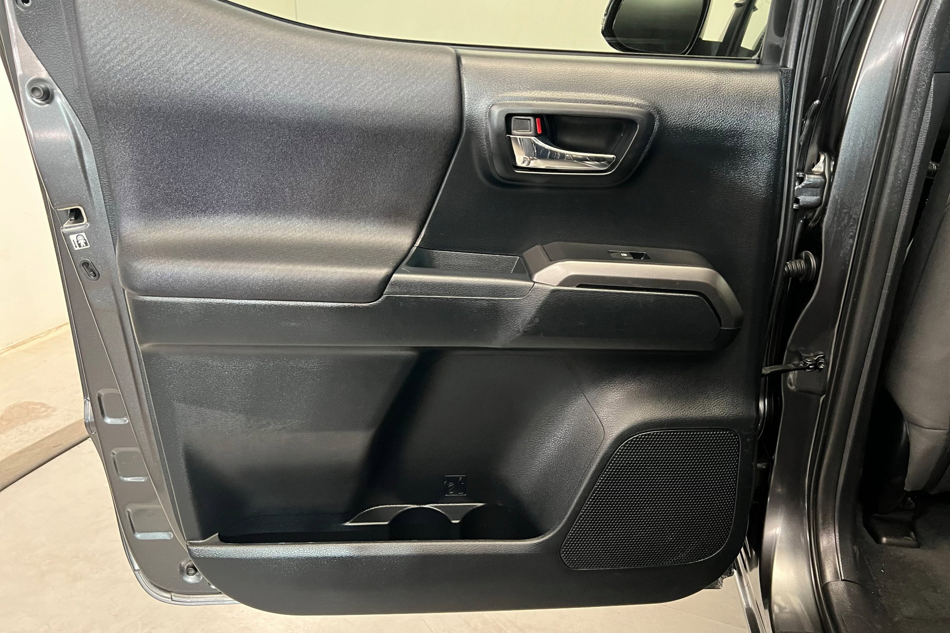 2016 Toyota Tacoma SR5 Sport TRD Pro photo 18