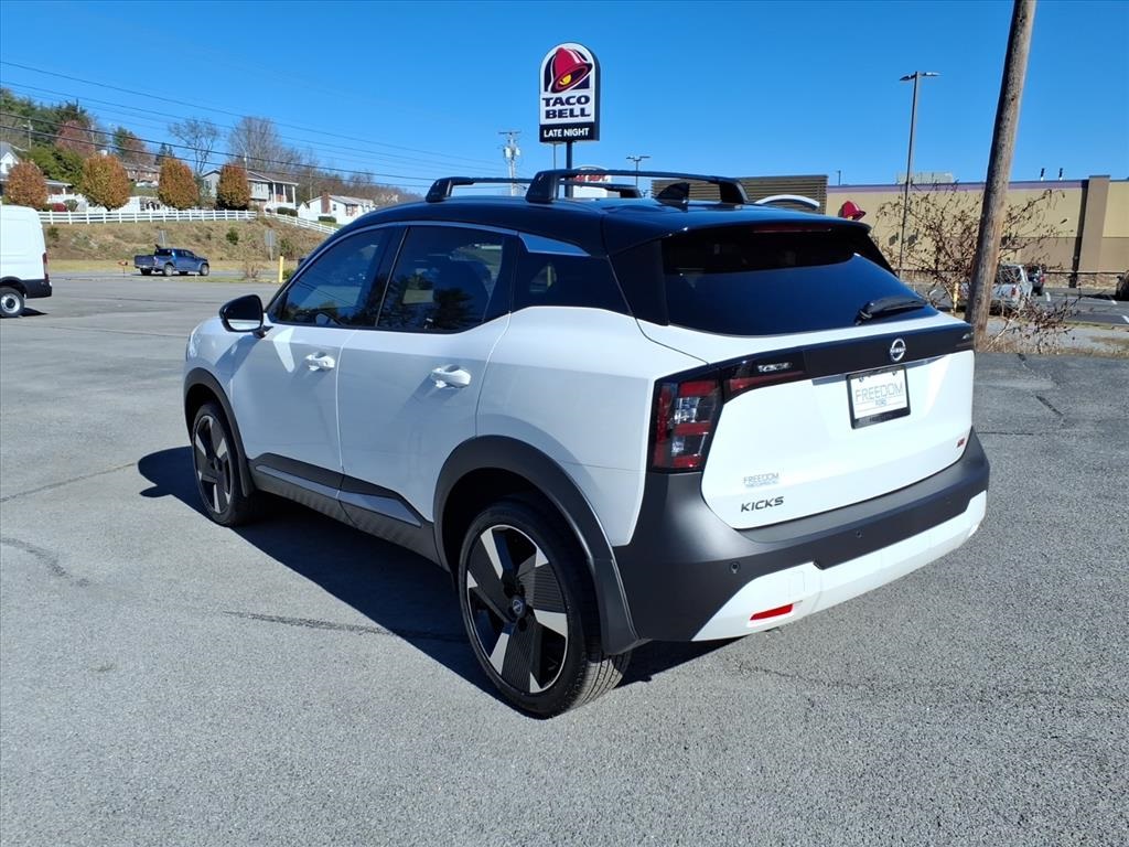 2026 Nissan Kicks SR photo 3