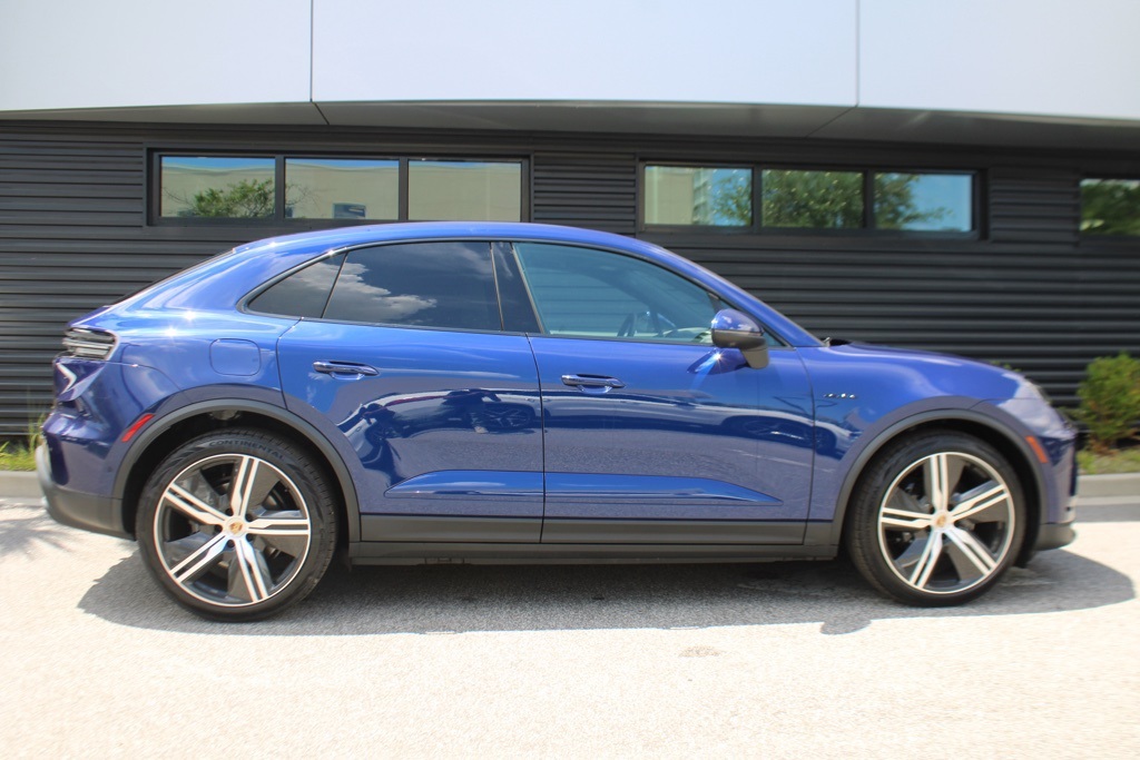 2025 Porsche Macan Electric photo 8
