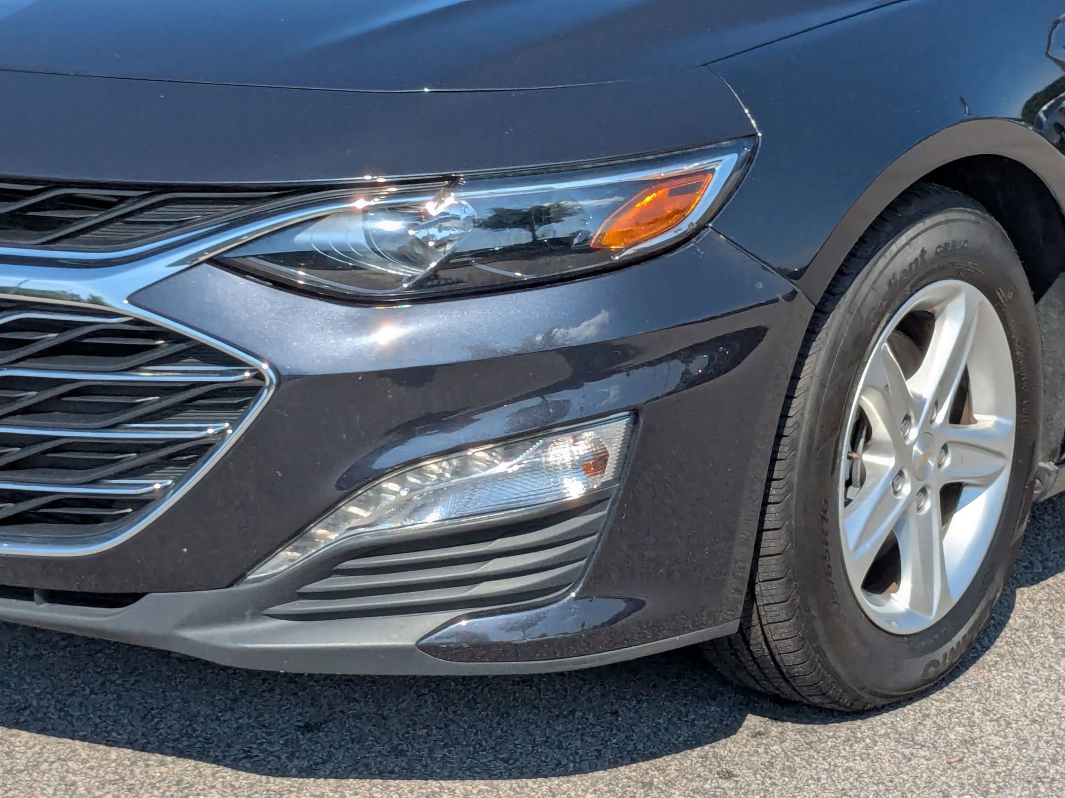 2023 Chevrolet Malibu 1LT photo 2