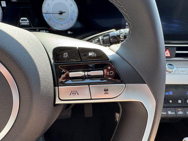 2025 Hyundai Elantra Limited photo 25
