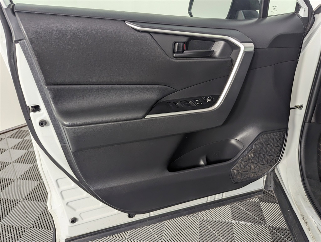 2023 Toyota RAV4 LE photo 14
