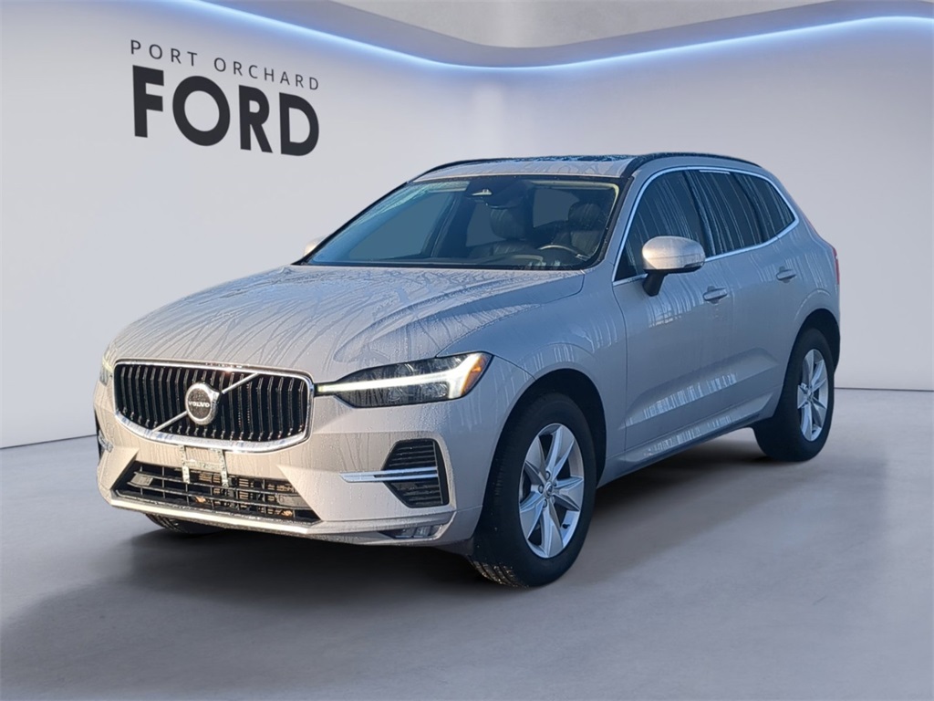 2022 Volvo XC60 Momentum's photo