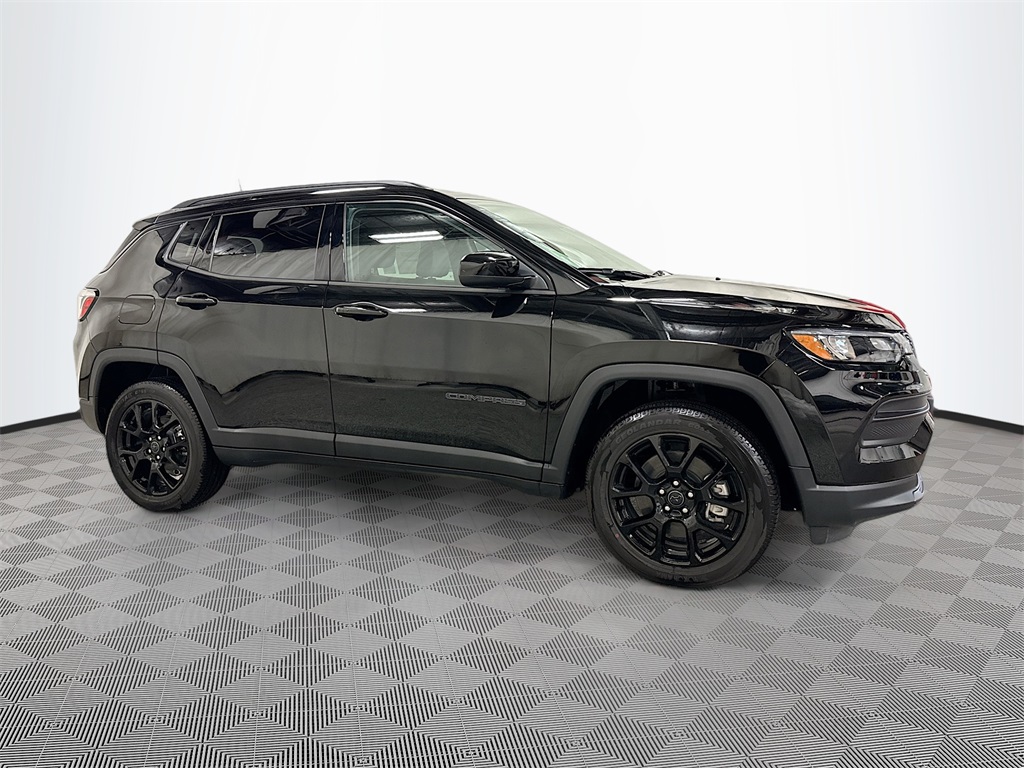 2026 Jeep Compass Latitude photo 4