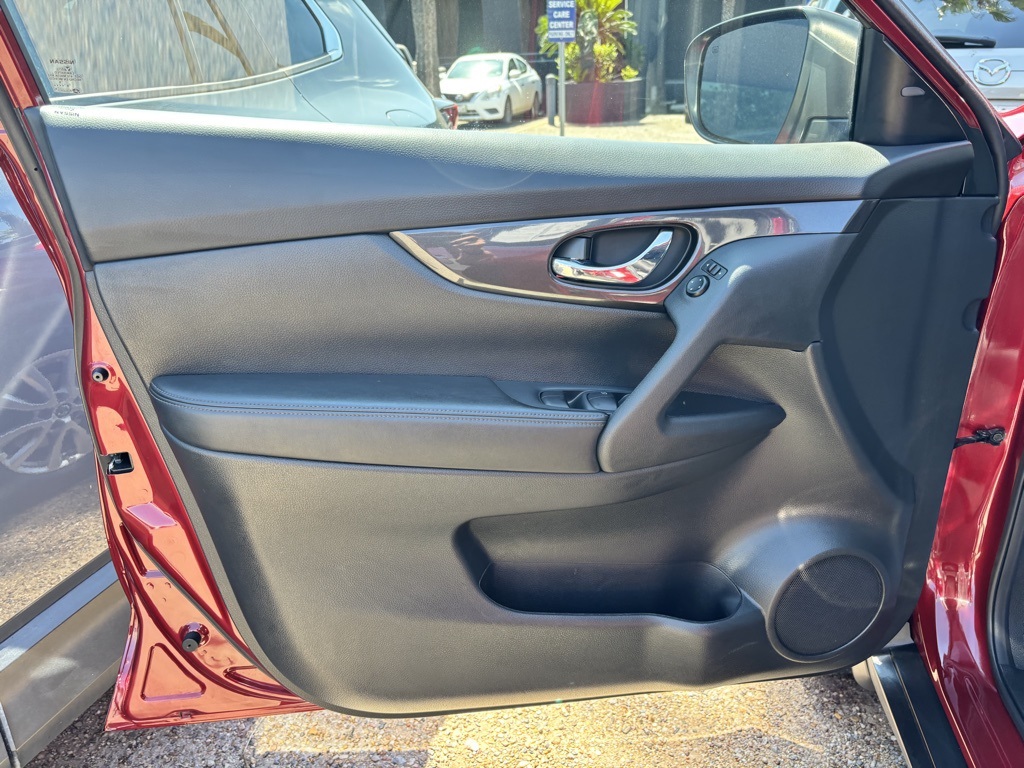 2020 Nissan Rogue SV photo 13