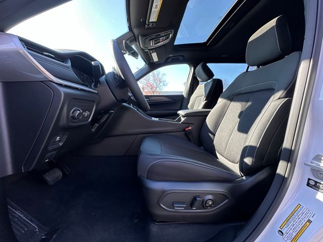2025 Jeep Grand Cherokee Laredo photo 21