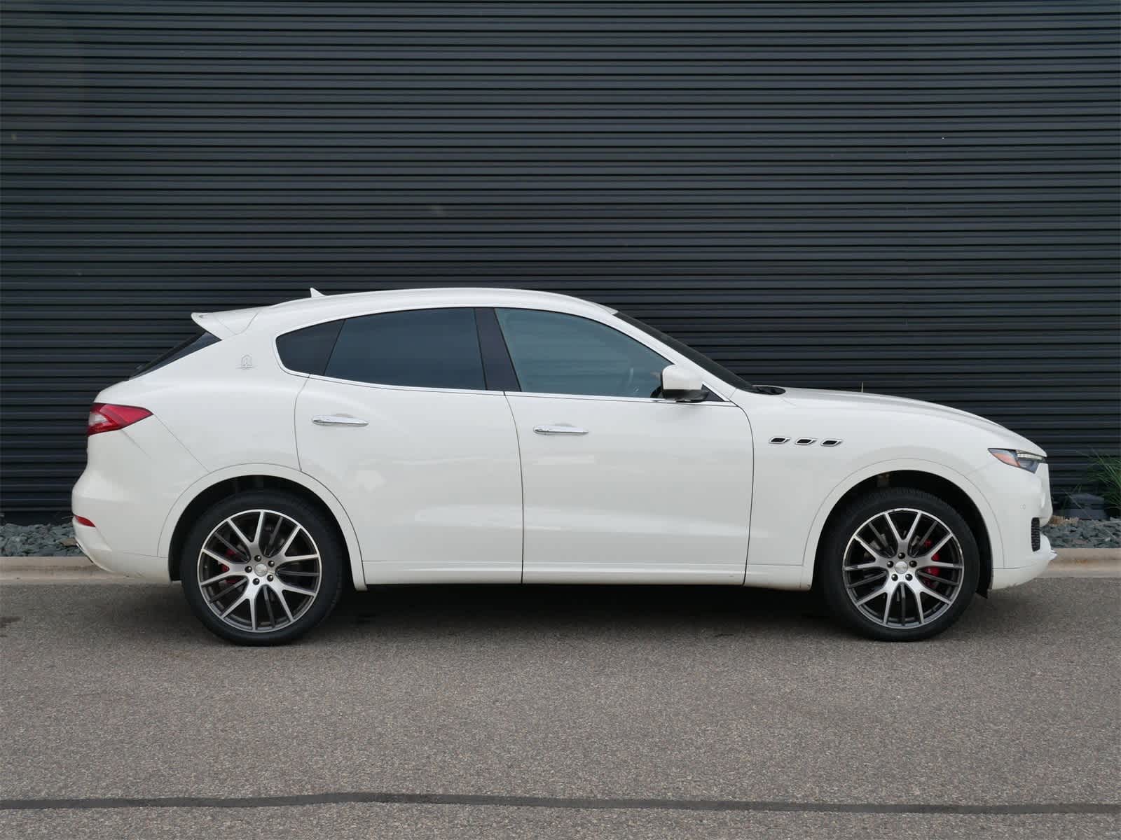 2017 Maserati Levante photo 12