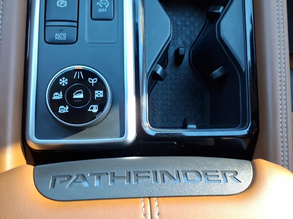 2025 Nissan Pathfinder Platinum photo 17