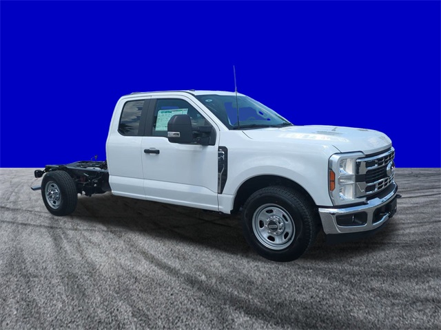 2025 Ford F-350 XL photo 2