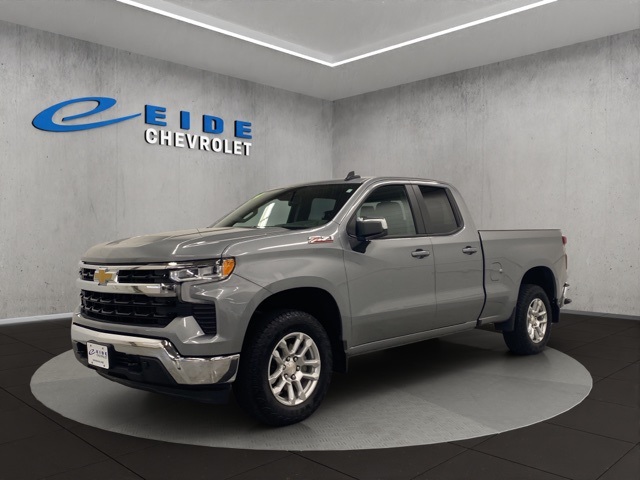 2024 Chevrolet Silverado 1500 LT photo 3
