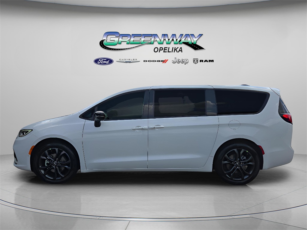 2026 Chrysler Pacifica photo 4