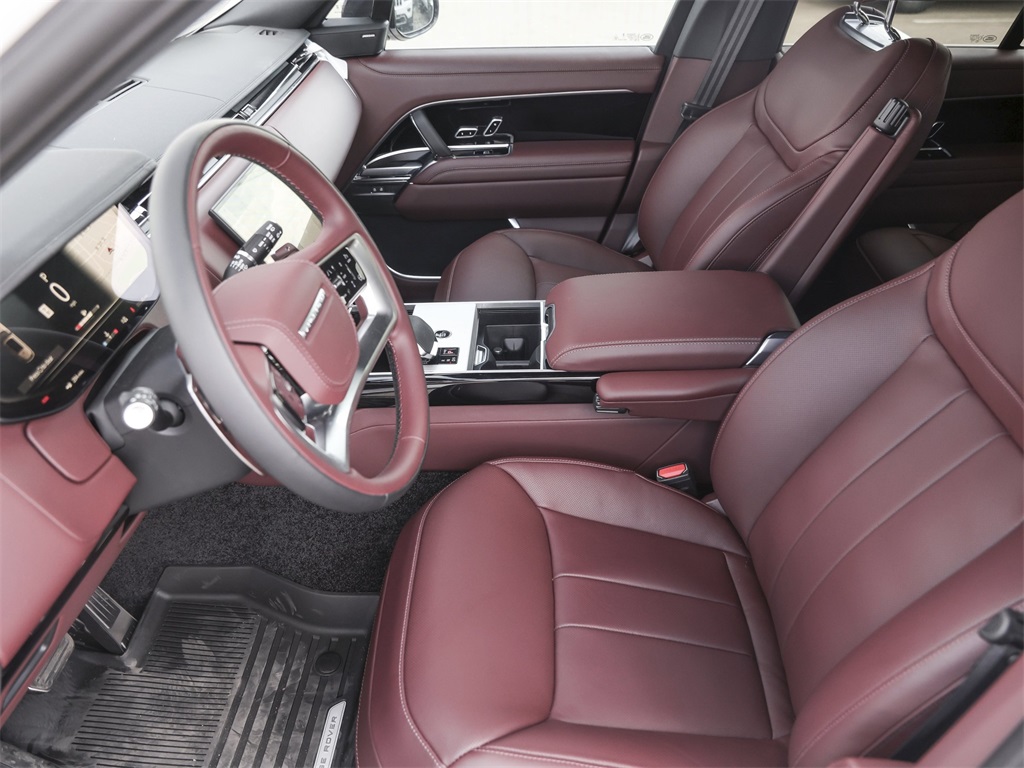 2025 Land Rover Range Rover SE photo 12