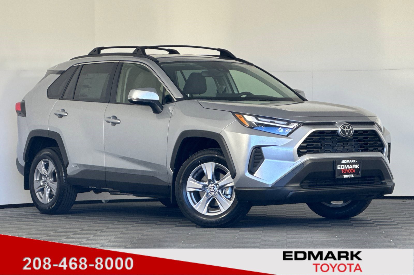 2025 Toyota RAV4 XLE's photo