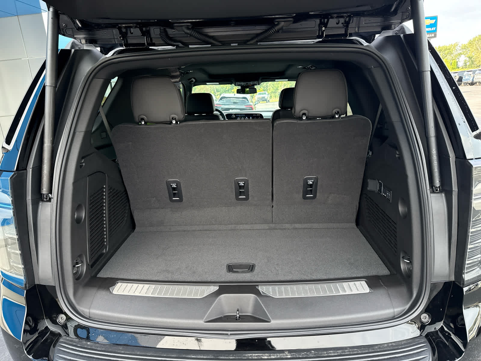 2025 Chevrolet Tahoe Premier photo 16