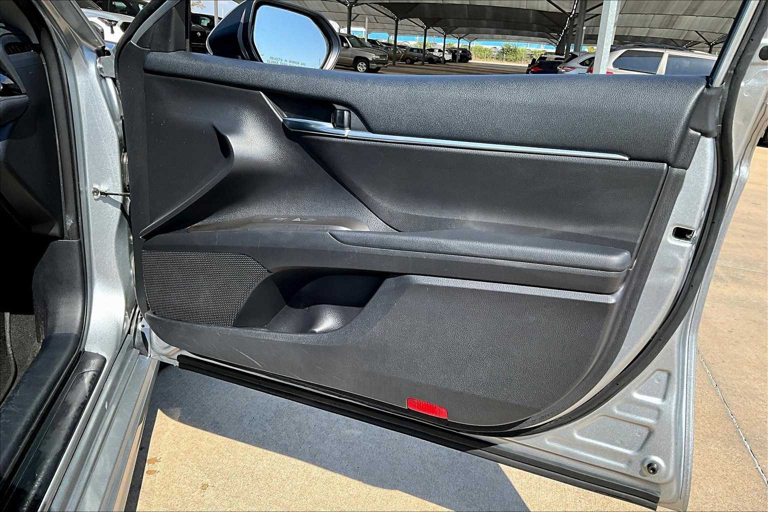 2023 Toyota Camry SE photo 23