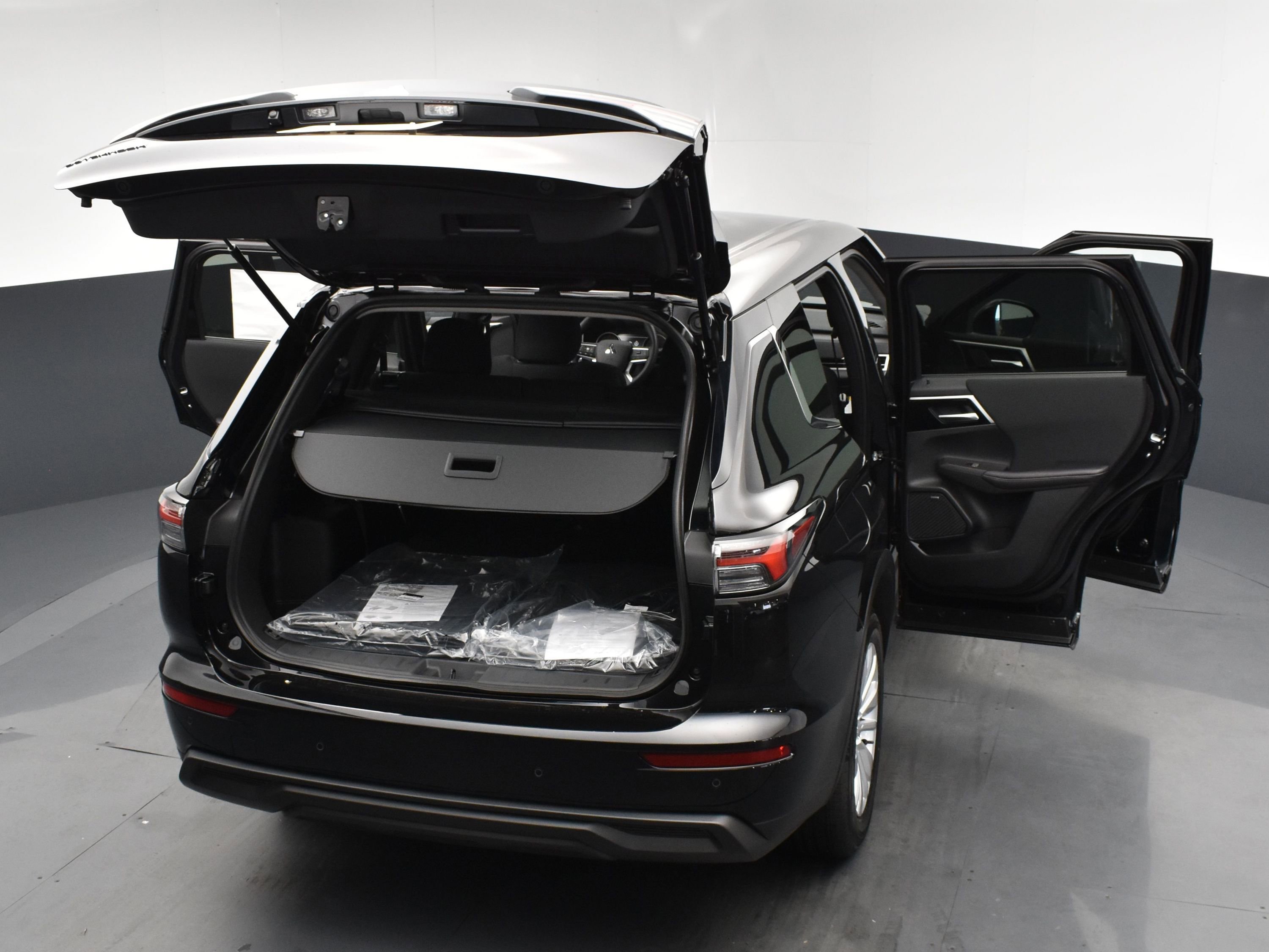 2025 Mitsubishi Outlander ES photo 26