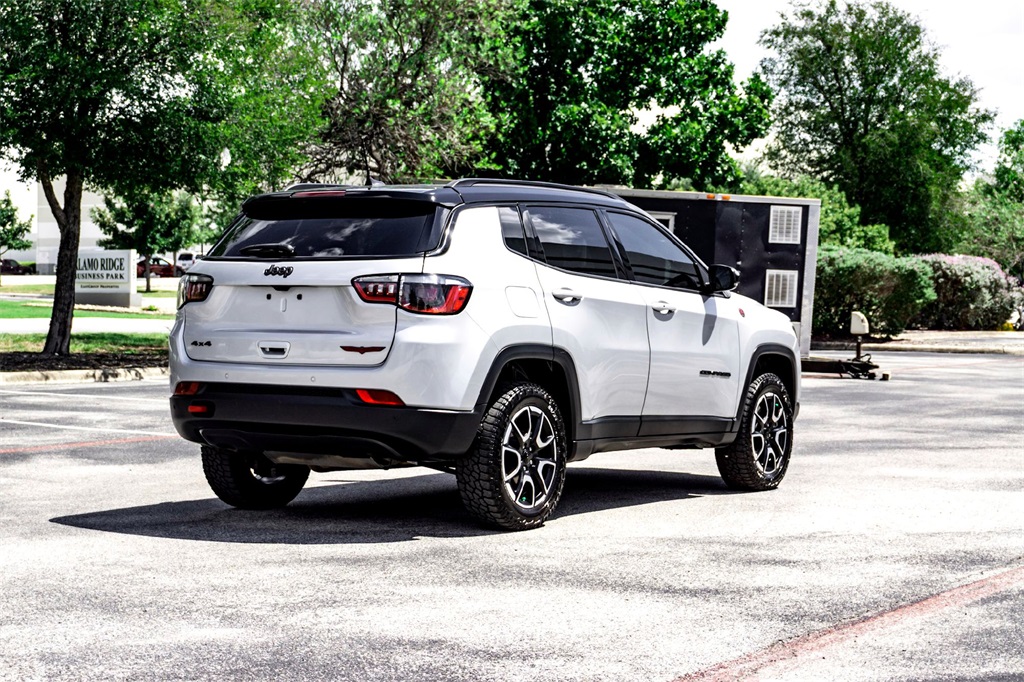2024 Jeep Compass Trailhawk photo 4