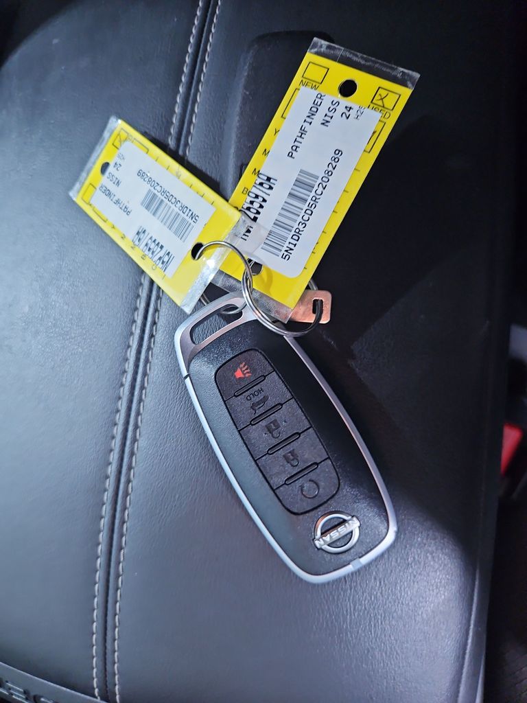2024 Nissan Pathfinder SL photo 26