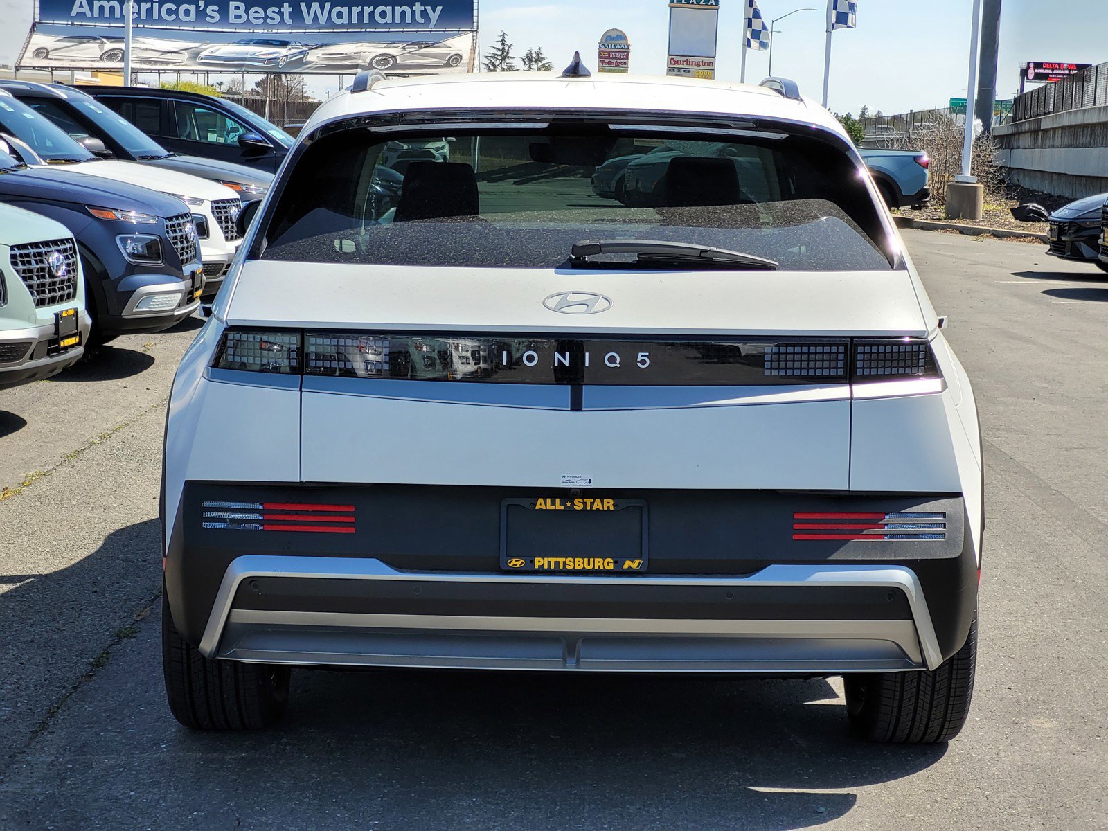 New 2025 Atlas White Matte Hyundai SEL image 4