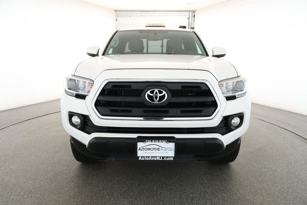 2017 Toyota Tacoma SR5 TRD Sport photo 2