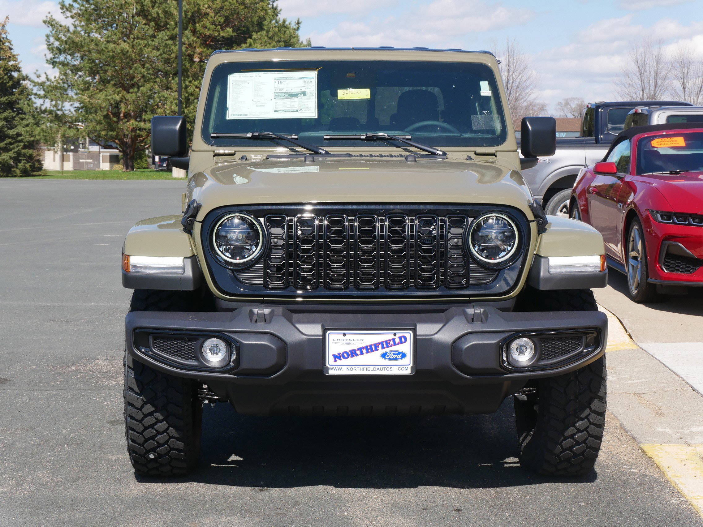 2025 Jeep Gladiator Willys photo 3