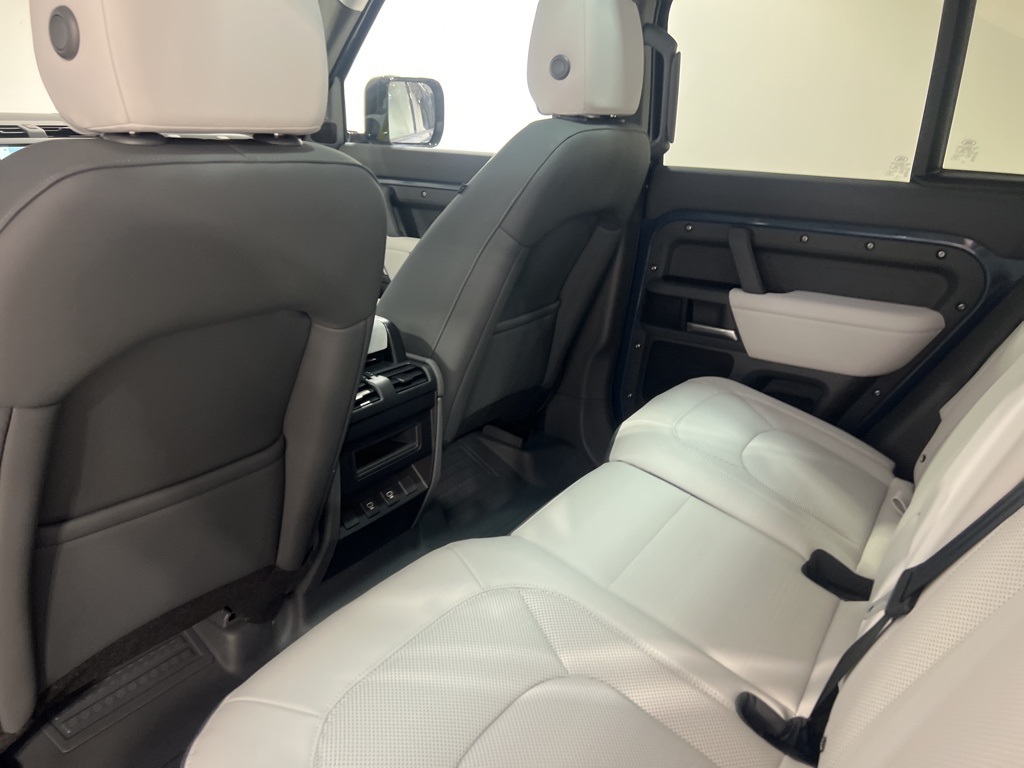 2025 Land Rover Defender 110 S photo 19