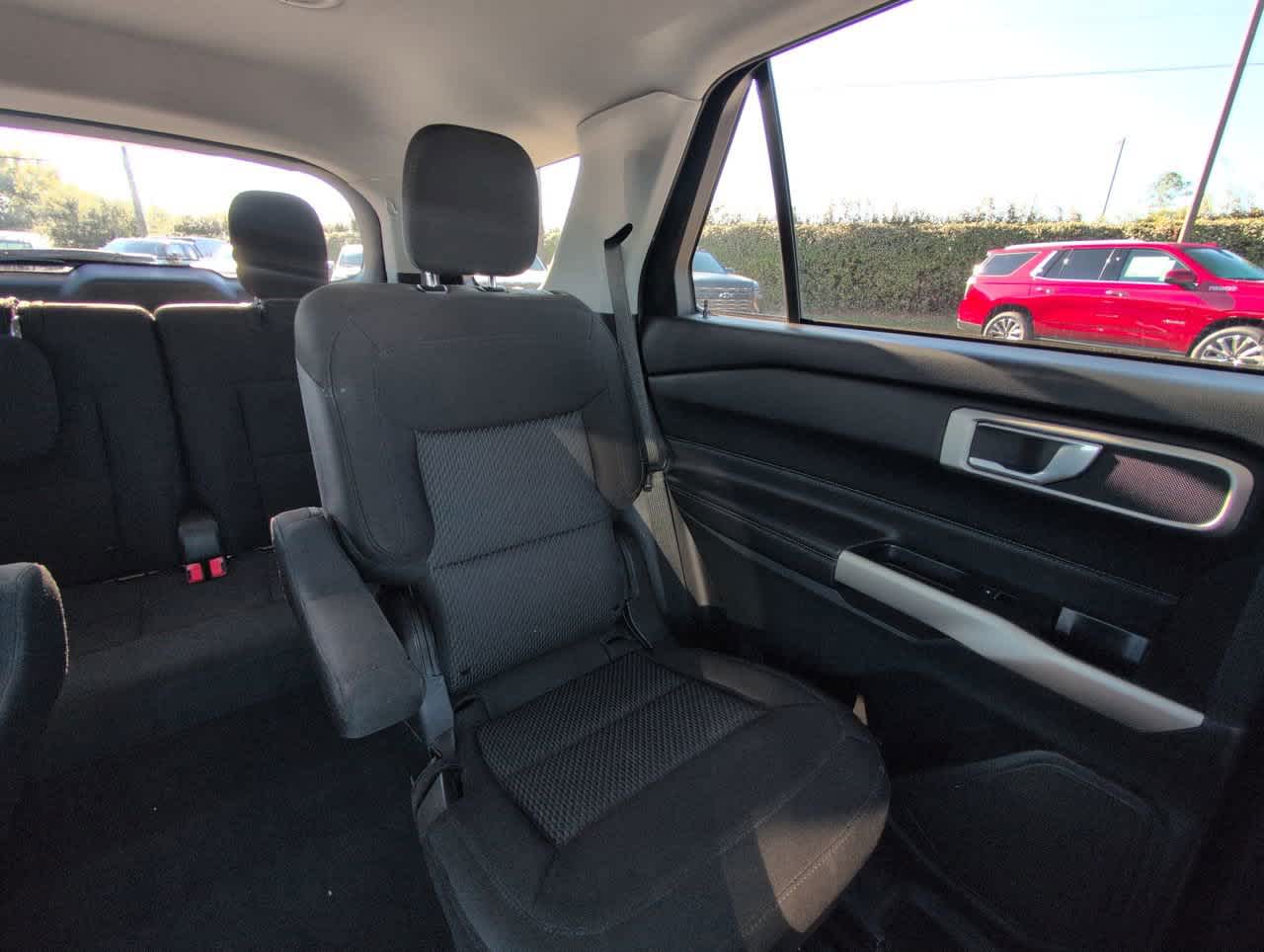 2022 Ford Explorer XLT photo 2