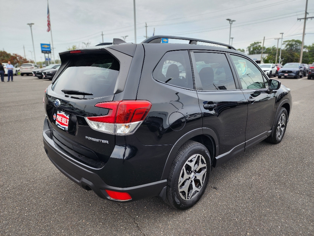 2019 Subaru Forester Premium photo 18
